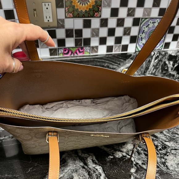 Coach handbag - Picture 1 of 5